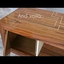 Un mécanisme secret sur une table basse