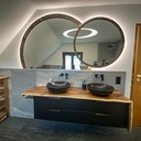 Mobilier de salle de bain et miroirs en noyer