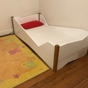 Un lit d'enfant antichute