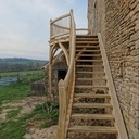 Terasse perchée en bois tordu