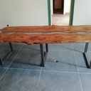 Table en orme et résine