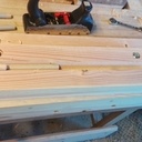 la cheville dans le fond sert pour amener le bois au bon niveau