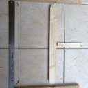 Une scie à cadre avec une lame pour tronçonner