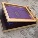 Table à sérigraphier avec un écran