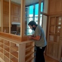 Création d'une verrière d'atelier en Bois dans un salon parisien