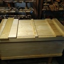 Une caisse à queues d'arronde ... pour mettre des outils.