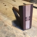 Un maillet en bois de récupération