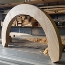 Porte fenêtre bois cintrée.