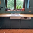 Chantier terminés avec les deux plans de travails adjacents à l'évier remplacés.