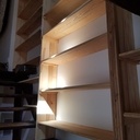 Bibliotheque sur escalier en frene