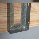 Le logement de la poutre centrale: une cornière pliée, percée, vissée.