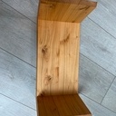 Tabouret en merisier avec continuité du fil