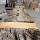 Une vieille planche pour un petit banc