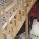 Escalier sur crémaillère à quart tournant.