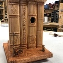 Maison d'oiseau studieuse