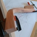 Main courante débillardée d'équerre à la normale