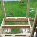 Escalier extérieur adossé à un balcon