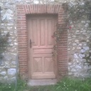 Porte a tas de sable à étanchéité renforcée