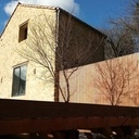 Ensemble porteur d'une terrasse avec bardages.