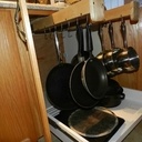 Supports coulissants pour poêlons et chaudrons.