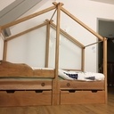 Lit cabane avec tiroirs et escalier