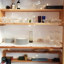 Pose d'un vaisselier à partir de vieux matériaux