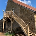 Terasse perchée en bois tordu