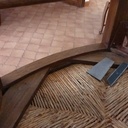 Rentorts metal sur chaises bois