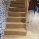 Escalier sur crémaillère à quart tournant.