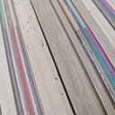 Rainures le long des languettes de skateboard avec une scie plongeante pour un effet décoratif et un résultat plus net