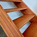 Escalier droit. Douglas.