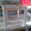 Petite table porte-revues