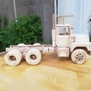 Deux modèles MACK ; R600 et DM600