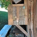 Rangement pour le bois sous les dessous de toit