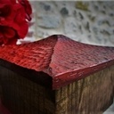 Un collier et sa boîte.