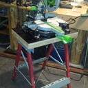 Piètement modeste pour scie à onglets