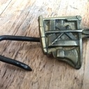 Crochets de tabliers d’artisans en bronze