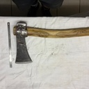 Une hache pour costaud