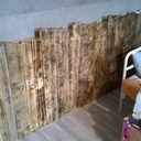 Lit et table de chevet en bois de palette