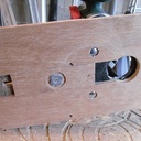 Fixation par insert et boulons