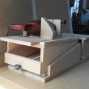 Machine à percer à l'horizontal, réglable en hauteur sur plan incliné