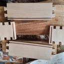 Boîte à dominos aux outils à main