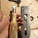 Tournevis pour régler le contre fer des rabots