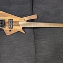 Guitare basse à partir d'une poutre en chêne