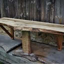 Petit bureau suspendu "live edge".