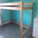 Lit en hauteur assemblé par tourillons