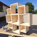 Étagère suspendue fabriquée par un enfant