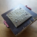 Le dessous du baren, avec les billes de roulement