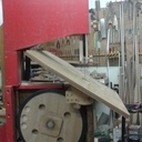 Petite scie à ruban d’inspiration d’une ancienne machine réel.