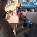 De simples échasses avec de simples Corn Hole